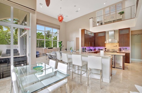Dolphin Isles Villa | Heated Pool ~ King Beds ~ Putting Green ~ Grill