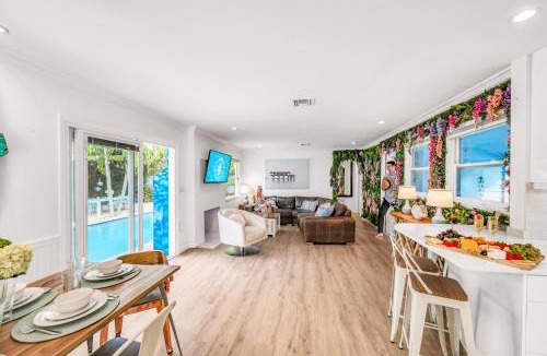 Colee Hammock House | Heated Pool Las Olas Victoria Park Near Beach Escapism at its finest Mermaid Key