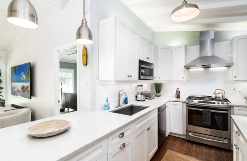 Riverside Park House | Heated Pool/spa + cable TV! Centrally Located.Beach+DWTN FTL+Hard Rock Casino