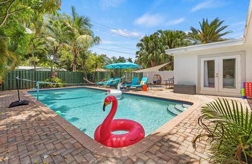 Hollywood Lakes House | Heated Pool/Tiki Bar/5 min to Beach