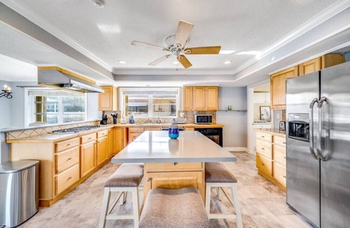 Coral Ridge Isles House | Heated Pool! Waterfront+Pool Tble+1 Mile To Beach!