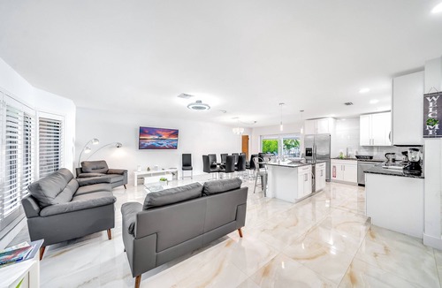 Bermuda Riviera House | Heated Pool & Waterfront! Kayaks + Pool Table!