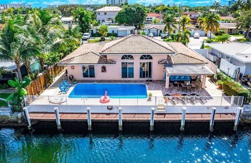Pompano Isles House | HEATED POOL+WATERFRONT! POOL TABLE+1 MILE TO BEACH!