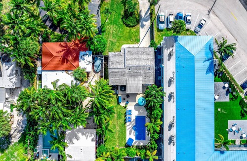 Deerfield Beach House | Heated SaltWater Pool! Fire Pit+Walk To Beach!