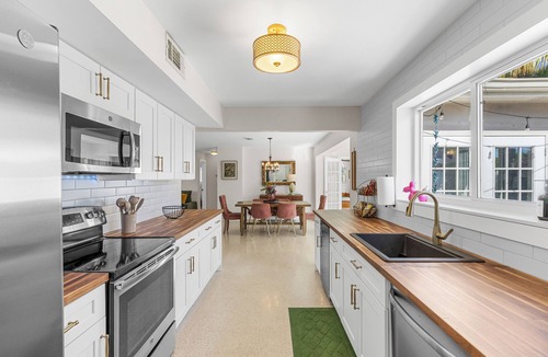 Deerfield Beach House | Heated Saltwater Pool Home Near Beach - 4 BR 2 Bath + Game Room - Pet Friendly