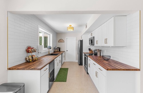 Deerfield Beach House | Heated Saltwater Pool Home Near Beach - 4 BR 2 Bath + Game Room - Pet Friendly