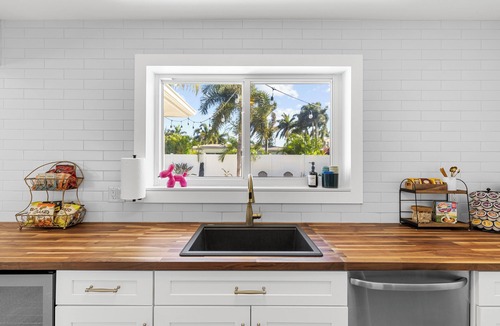 Deerfield Beach House | Heated Saltwater Pool Home Near Beach - 4 BR 2 Bath + Game Room - Pet Friendly