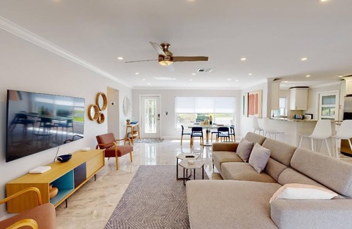 North Corals House | Heated Saltwater Pool Soflo Tropical Oasis in Fort Lauderdale