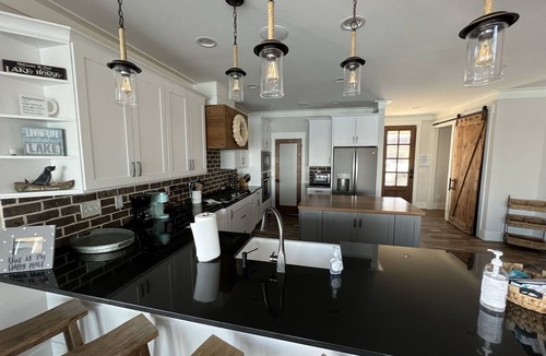 Moratuck Manor House | "Heels Hide-A-Way" Great Main Lake View! Deep Water! Sleeps 12