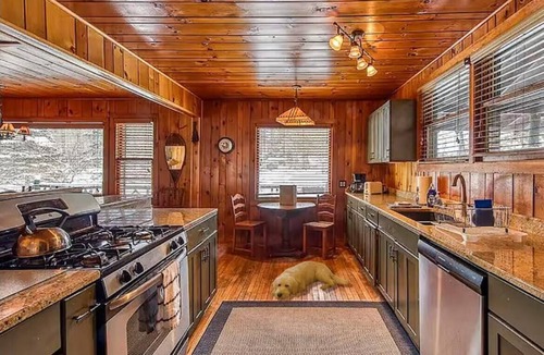 Saranac Lake Cabin | Hemlock Cabin Retreat + Cedar Guest Suite - 4BR