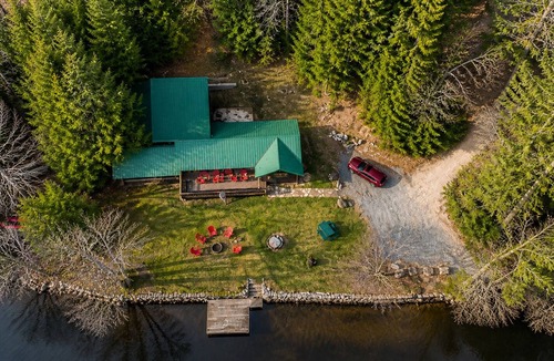 Saranac Lake Cabin | Hemlock Cabin Retreat + Cedar Guest Suite - 4BR