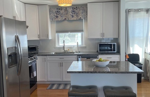 Town Bank House | Here Comes Sunshine! 4-bedroom Pet Friendly House in Peaceful Cape May