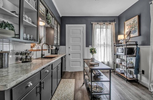Downtown Niagara Falls House | Heritage House Hideaway: Walk To The Falls!