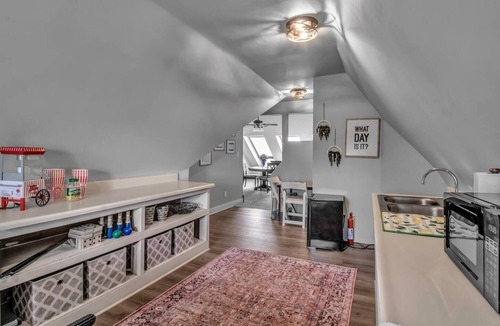 Downtown Niagara Falls House | Heritage House Hideaway: Walk To The Falls!