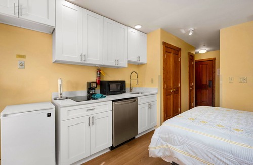 Edray Condo | HH 314: Sunrise Views | Ski-In/Out | Village Center | Sleeps 4