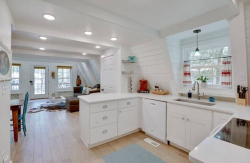 Ocean Pines Cabin | hi-A-tus A-frame in Ocean Pines with access to 5 pools and 10min to beaches! nnn