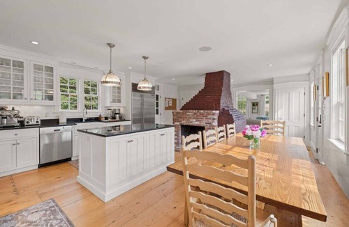 Chatham House | Hiawatha: 177-CC Gorgeous Chatham Estate with heated pool, walk to Town or Beach