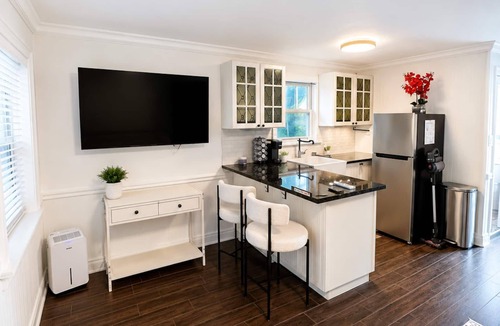 Riverside Park House | Hidden Oasis — Main House + Detached Studio