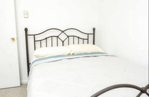 Croom House | Hideaway By The Bay - Sunroom, bay view, propane fire pit, 6ft tall wood fence