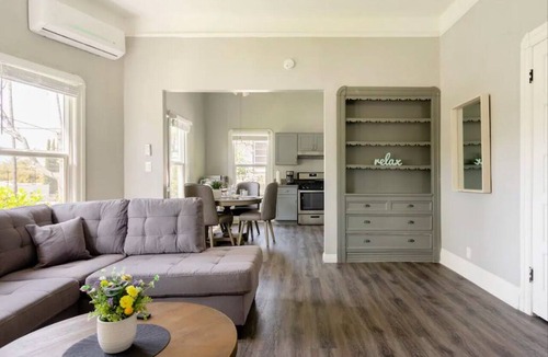 Pasadena Apartment | High Ceiling 1BR Craftsman – Walkable Pasadena Gem