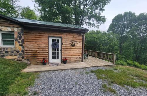 Stanley House | High Ridge Cabin with Hot Tub, Starlink Wi-Fi & Whole-House Generator