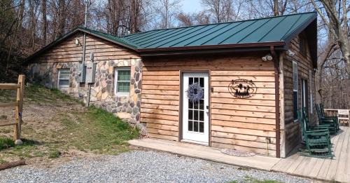 Stanley House | High Ridge Cabin with Hot Tub, Starlink Wi-Fi & Whole-House Generator