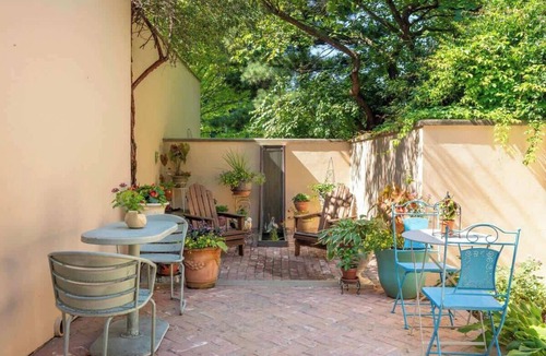 North Downtown Apartment | High Street Inn McIntire Room