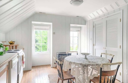 North Downtown Apartment | High Street Inn Ridge Room