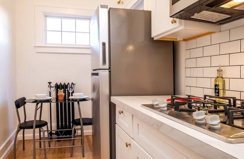 East Avenue Apartment | HighFall Hideaway Your Cozy Escape+Wi-Fi+TV Pets