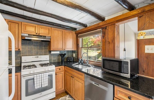 Highland Lakes House | Highland Lakes Cabin | Huge Yard Sleeps 8
