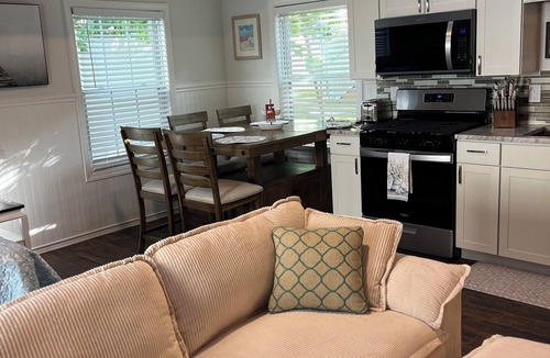 Highlands Cottage | Highlands cottage across the street from Proving Ground and Twin Lights Marina