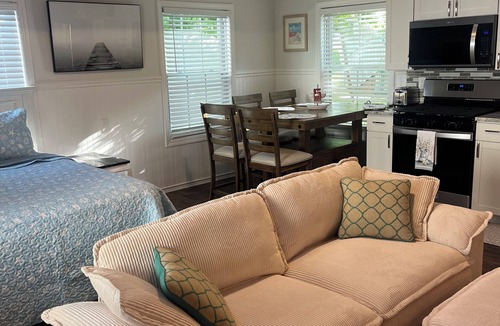 Highlands Cottage | Highlands cottage across the street from Proving Ground and Twin Lights Marina
