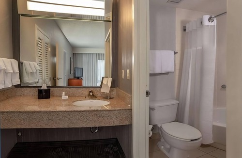 Newark Hotel | Hiking at Middle Run Valley Natural Area! Pets Allowed, Free Parking, Pool!