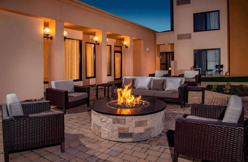 Newark Hotel | Hiking at Middle Run Valley Natural Area! Pets Allowed, Free Parking, Pool!