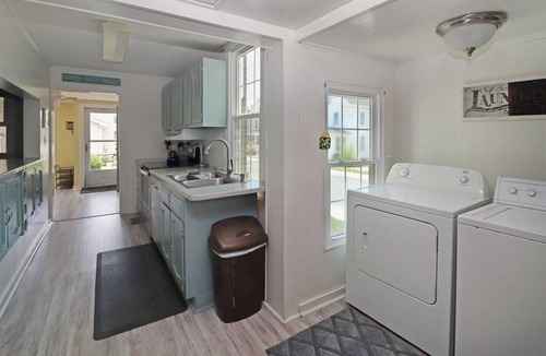 Chincoteague House | Hill House | Downtown Chincoteague 4BR Walk to Shops & Dining, Sunset Water Views + Pet Friendly
