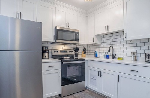 Bayview Apartment | Hillside Cove - Helm Suite