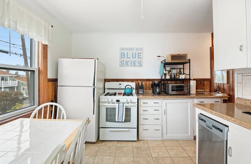 Great Neck House | Hillside Ocean View; access to private beach