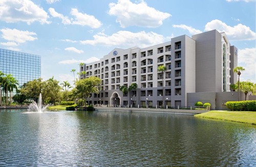 Boca Raton Hotel | Hilton Boca Raton Suites - Newly Renovated