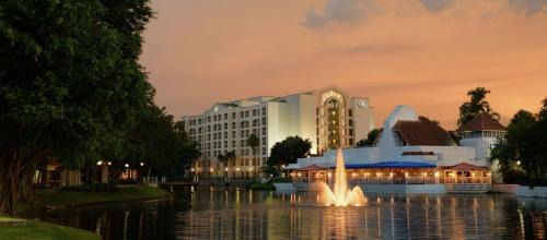 Boca Raton Hotel | Hilton Boca Raton Suites - Newly Renovated