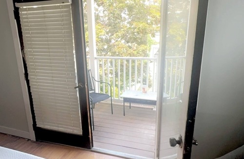 Weehawken House | Hip private Flat in house overlooking Midtown Manhattan in Weehawken