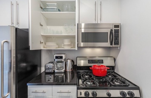 Tribeca Apartment | Hip Tribeca 1BR w/Gym, Doorman, by Blueground