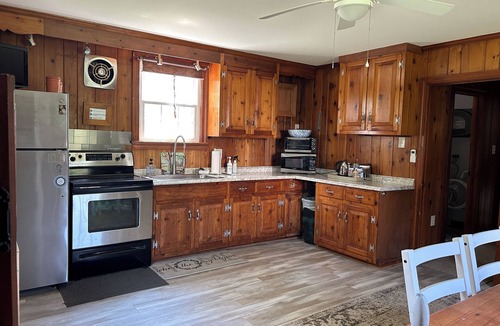 Saint Stephens Church House | Historic 1760 Farm Stay~ Horses, Pond & Peaceful Views
