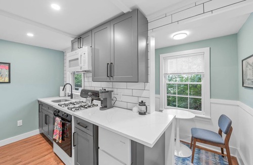 Salem Apartment | Historic 1803 Salem 1BR l Walk to Haunted Happenings