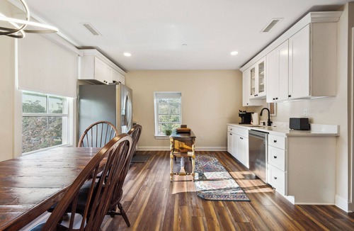 Chestertown Apartment | Historic 2 Bed/2 Bath Downtown Loft w/Park View & Spa Access
