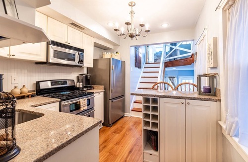 Historic District House | Historic Annapolis Retreat Steps to the Statehouse & City Dock w Parking & Private Patio