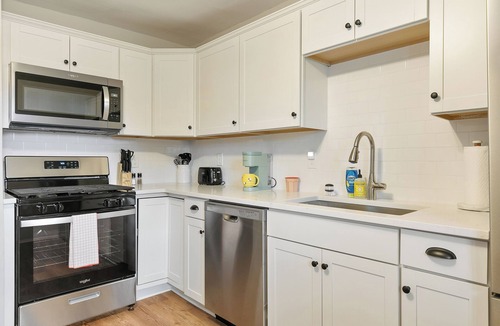 Bellevue Apartment | Historic Bellevue Beauty Retreat
