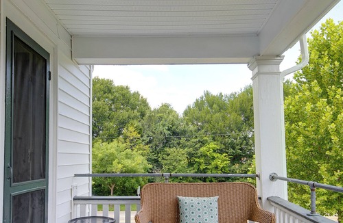Bellevue Apartment | Historic Bellevue Beauty Retreat
