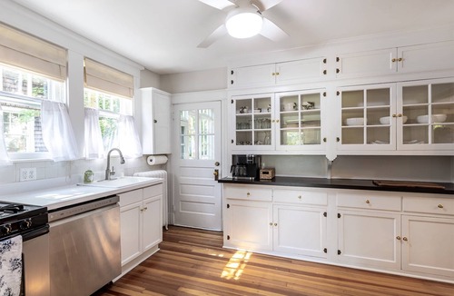 Annapolis House | Historic Charm Meets Walkable Convenience in the Heart of Annapolis with Parking