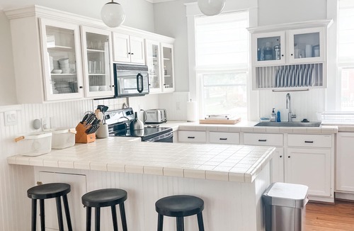 Sea Cottage Addition House | Historic Downtown Family Home - Wraparound Porch, Steps to Bay
