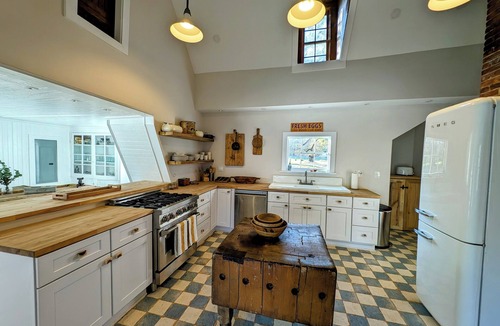 Croom House | Historic Farmhouse 30 minutes to DC/Annapolis. 4BR Large and Inviting, Zipline